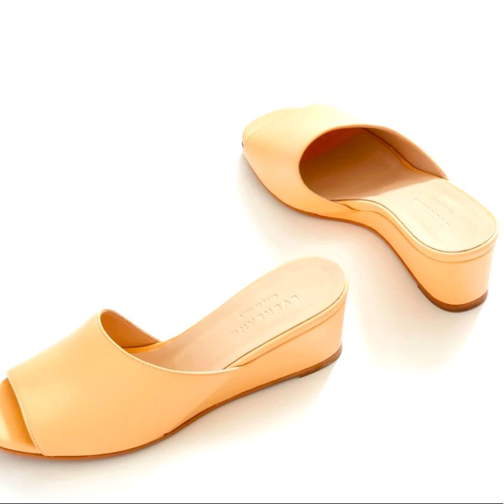 Everlane 🍑 peach slides